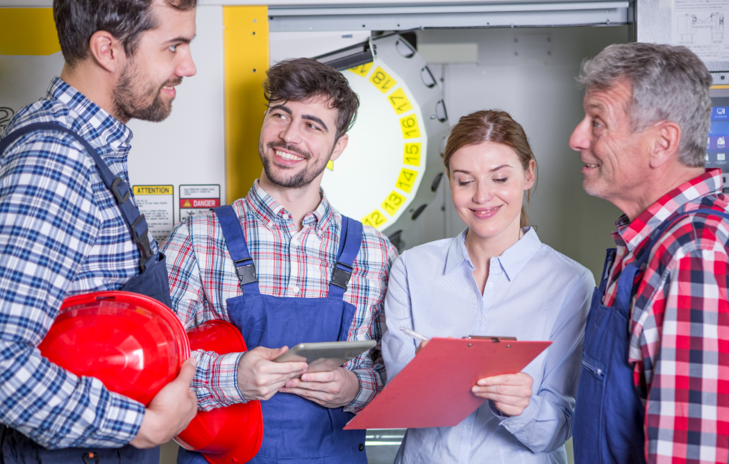 Réunion d'équipe de professionnels BTP autour d'un projet